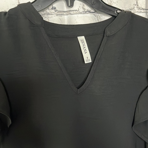 Zenana Black Layered Hem Ruffle Cap Sleeve Blouse - Picture 4 of 5